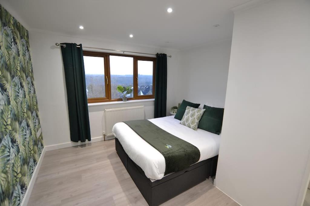 메이드스톤 The Hive 4 Bed House Pool Table Air-Con 빌라 외부 사진